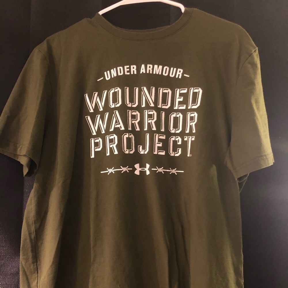 Under armour size large shirt
